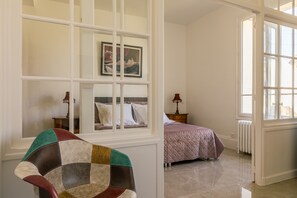 Deluxe tweepersoonskamer, 1 kingsize bed, niet-roken (Vélasquez) | Luxe beddengoed, een minibar, een laptopwerkplek