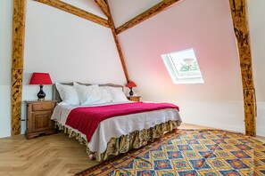 Executive tweepersoonskamer, 1 kingsize bed, niet-roken, keuken (Gauguin) | Luxe beddengoed, een minibar, een laptopwerkplek