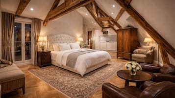 Deluxe tweepersoonskamer, 1 kingsize bed, niet-roken (Picasso) | Luxe beddengoed, een minibar, een laptopwerkplek