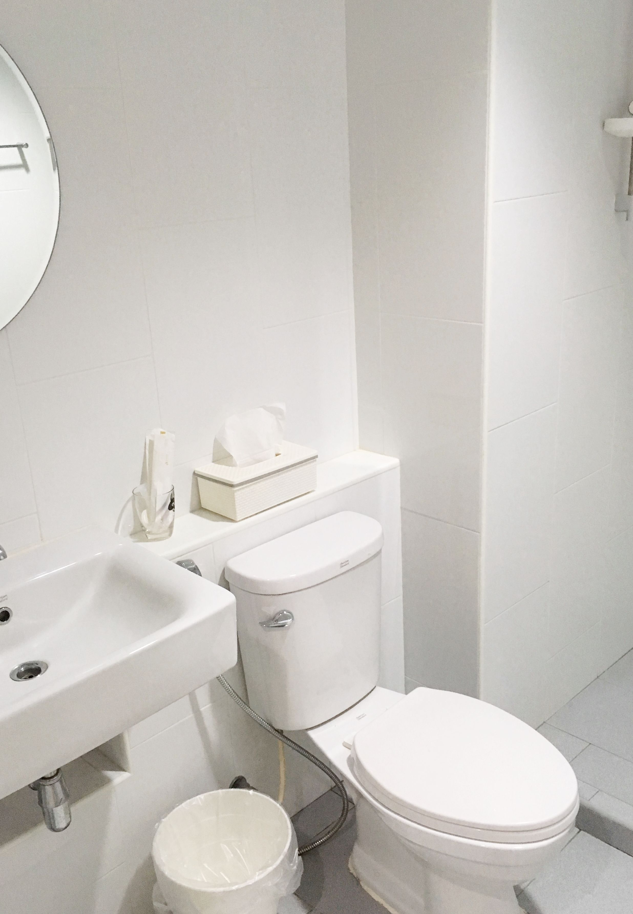 shower, free toiletries, towels