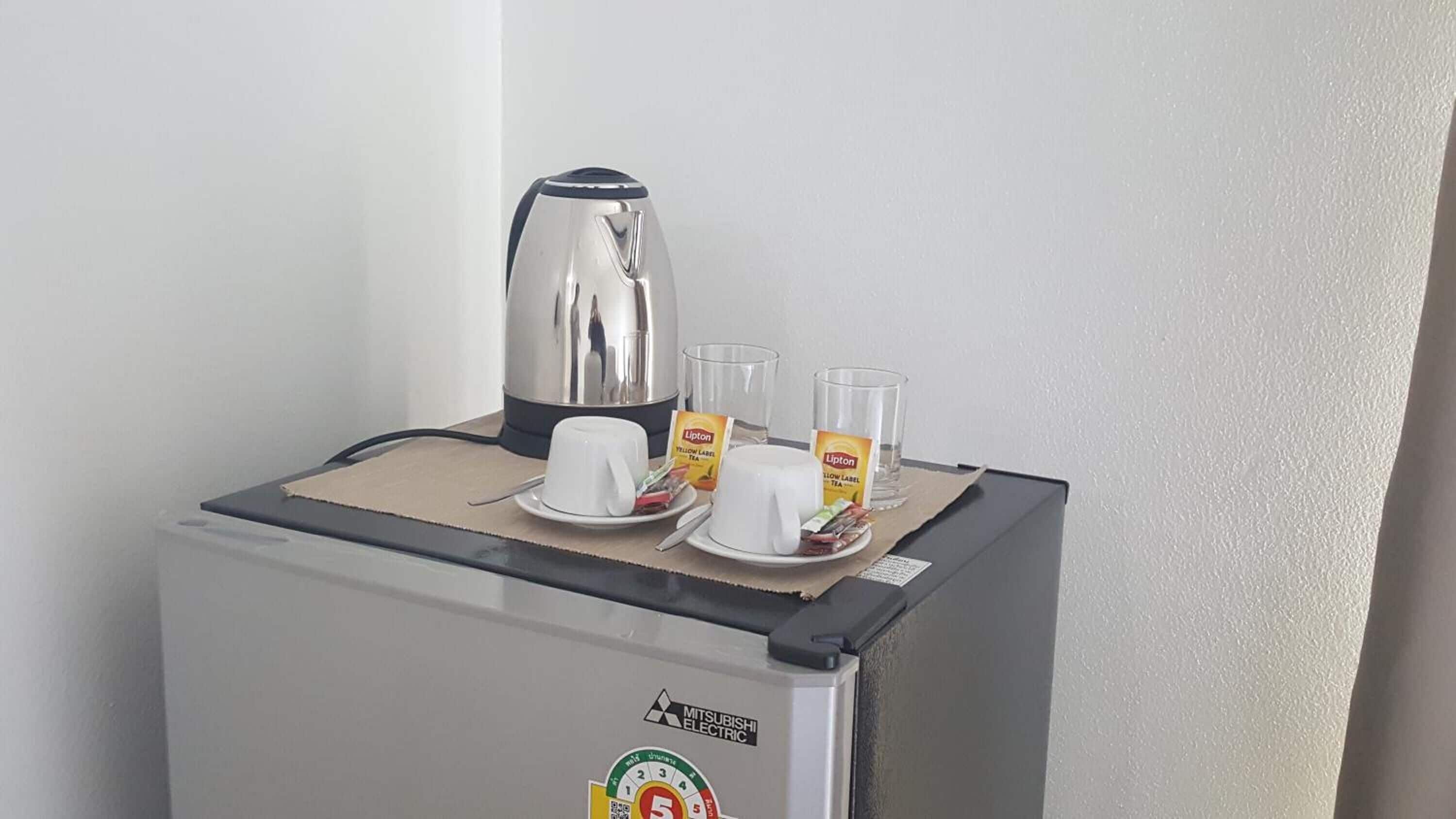 fridge, coffee/tea maker, electric kettle
