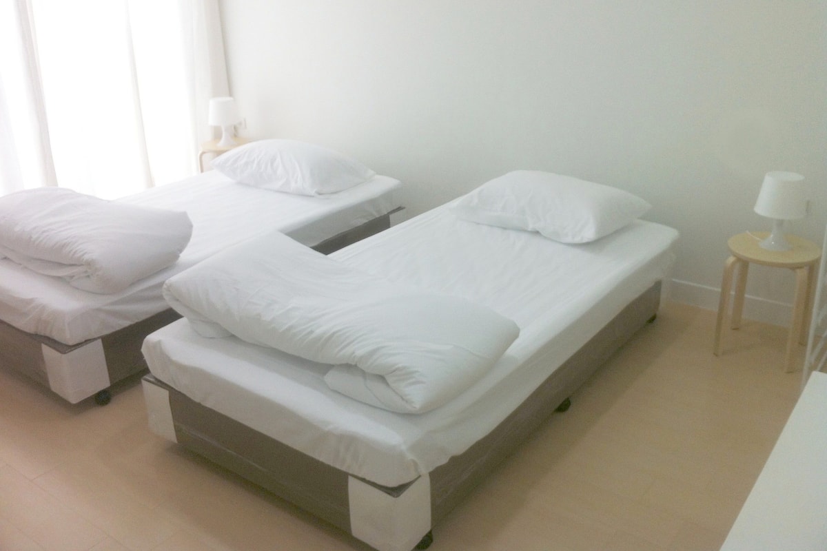Standard Twin Room | Una scrivania, Wi-Fi gratuito