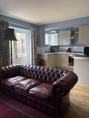 Apartment, Private Bathroom (Room 9) | Lounge