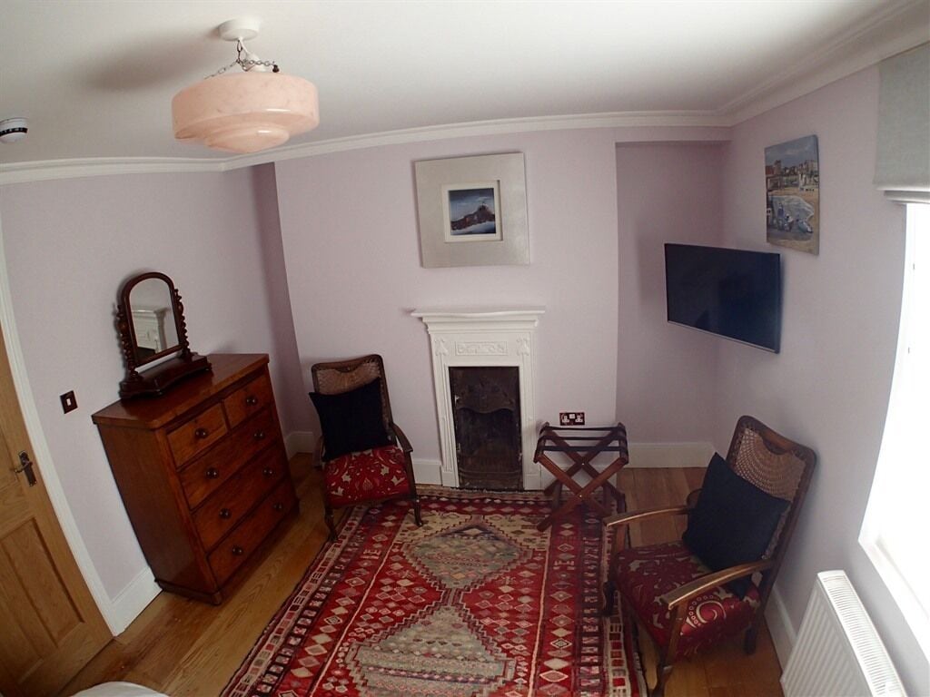 double room, ensuite (room 5) | 1 bedroom