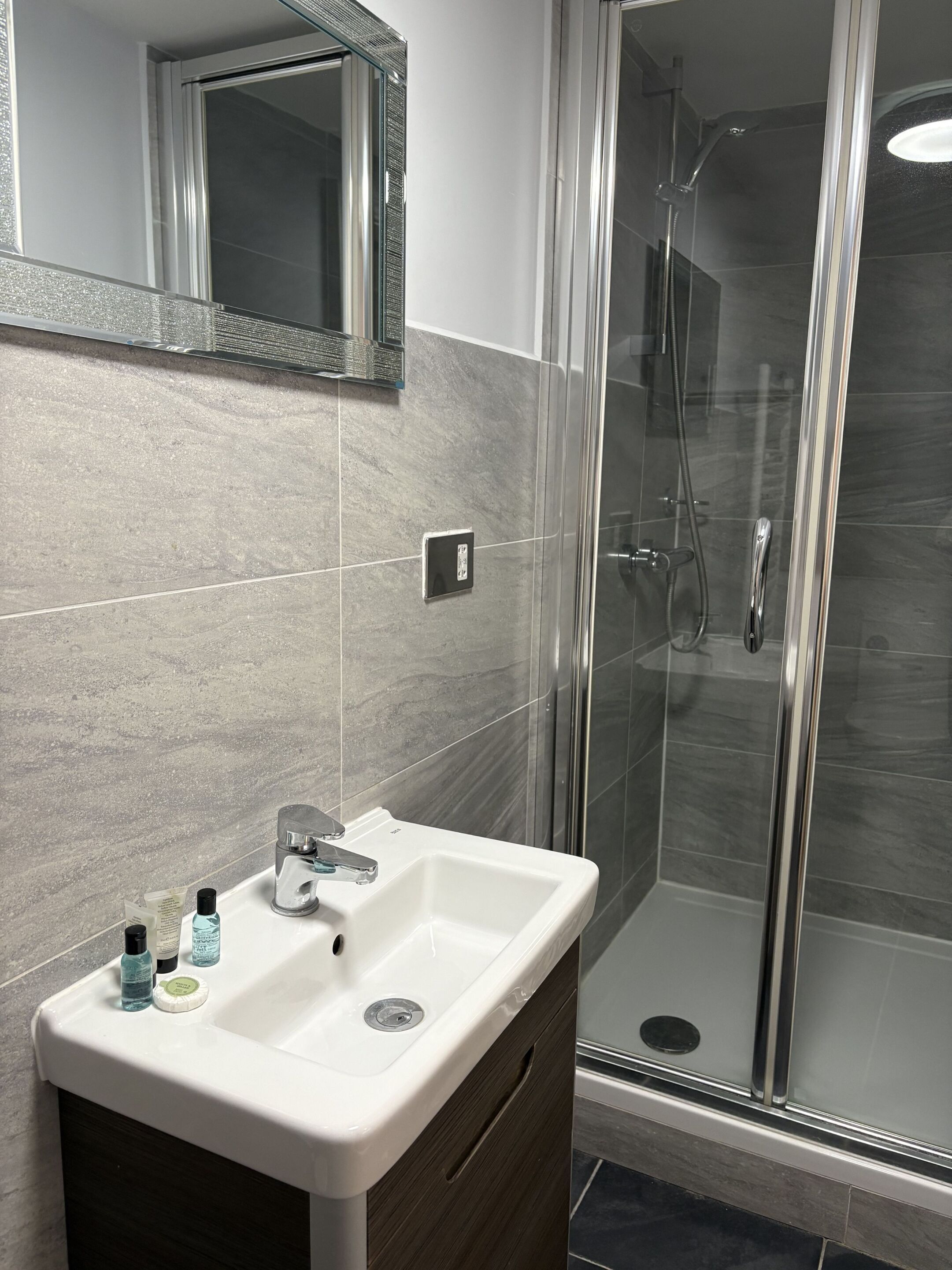 apartment, private bathroom (room 9) | bathroom