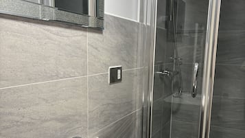 Appartement, privébadkamer (Room 9) | Badkamer