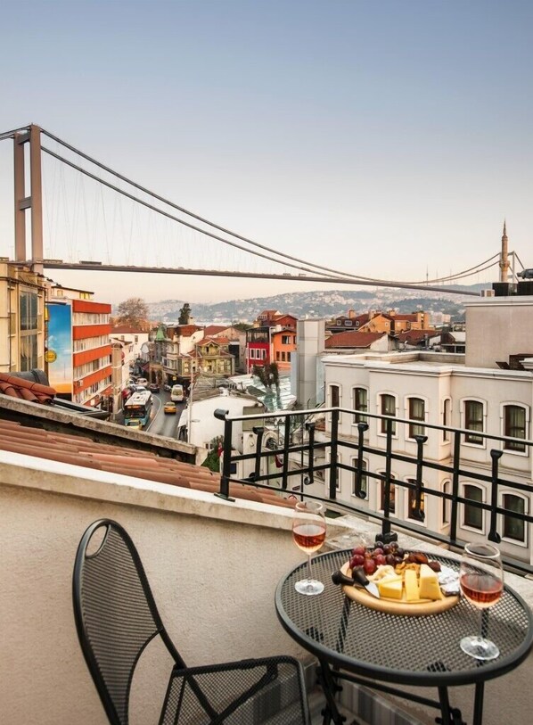 Room (Attic) | Balcony - New Bosphorus Hotel (Istanbul)