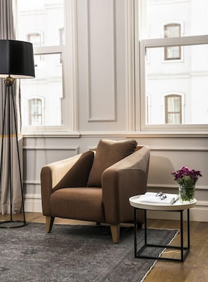 Premium bedding, down duvets, minibar, desk - New Bosphorus Hotel (Istanbul)