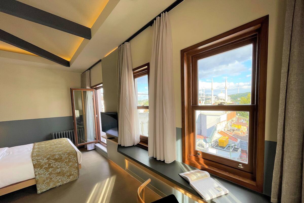 Deluxe Room | Premium bedding, down comforters, minibar, desk