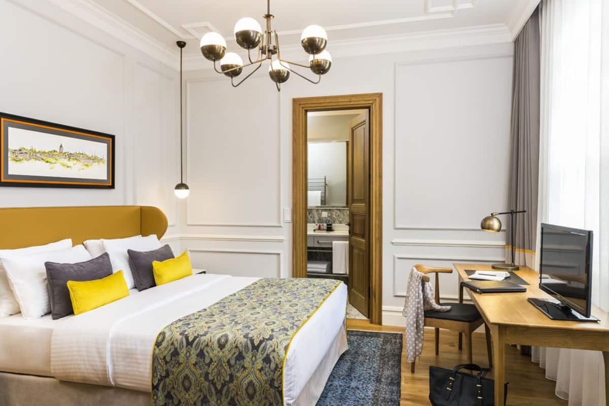 Junior Suite | Premium bedding, down comforters, minibar, desk