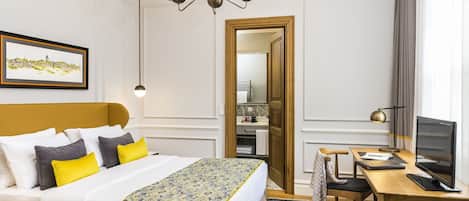 Junior Suite | Premium bedding, down comforters, minibar, desk
