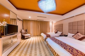 Chambre Double Standard | Surmatelas, mini-bar avec articles gratuits, bureau, rideaux occultants