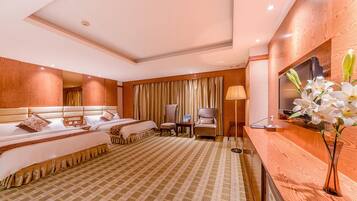 Deluxe Double Room | Tilam berlapik, item bar mini percuma, meja, langsir/tirai gelap terus