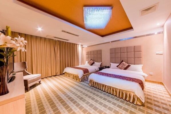 Pillow-top beds, free minibar items, desk, blackout curtains - Guangzhou Airport Liwan Hotel (Guangzhou)