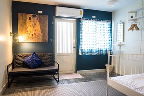 Free WiFi - Yoo Yen Pen Sook Hostel (Bangkok)