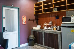 冰箱、微波炉、茶具/咖啡用具