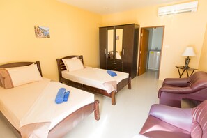 Minibar, két bảo mật tại phòng, bàn, giường gấp/giường phụ (phụ phí)
