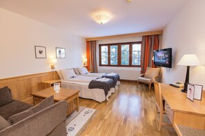 1 bedroom, desk, blackout curtains, free WiFi
