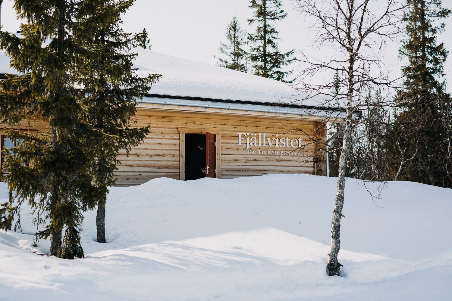 couples treatment room(s), sauna, hot tub, body treatments, aromatherapy