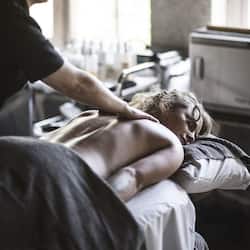 Espace de soins pour les couples, sauna, bain à remous, soins corporels