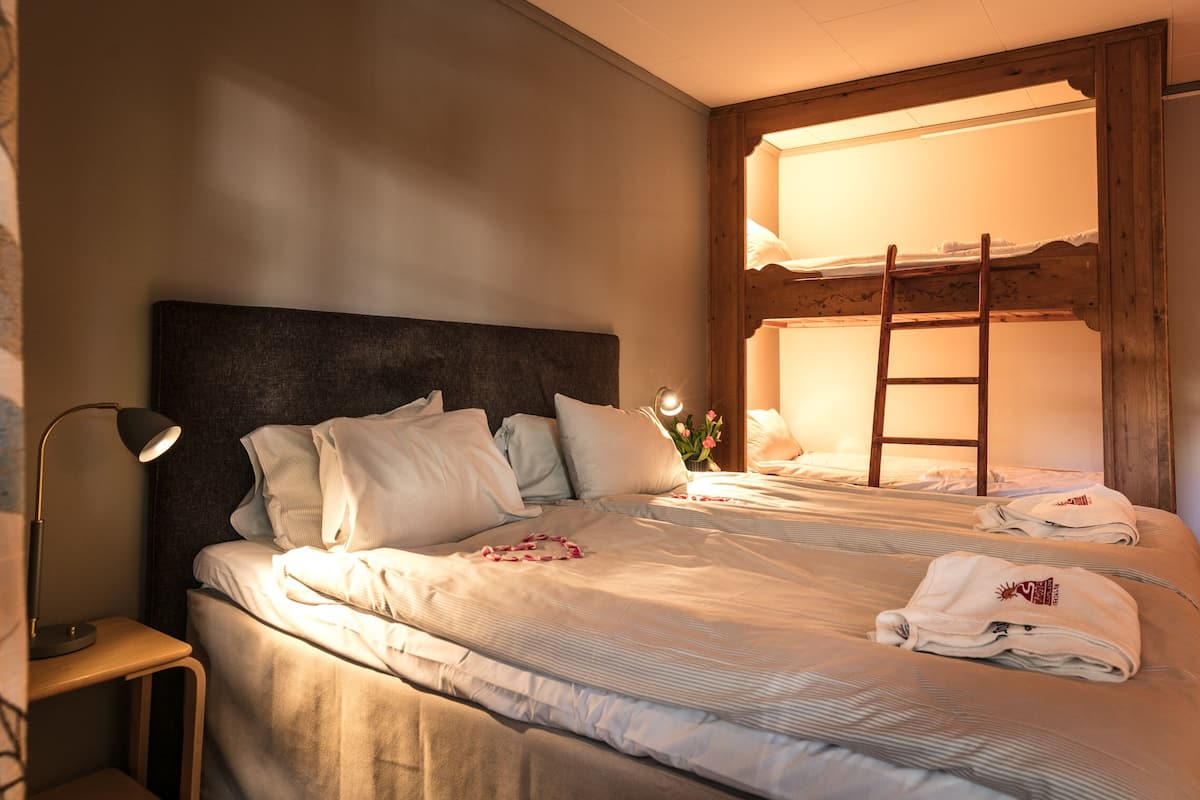 family room | 1 bedroom, desk, blackout curtains, free wifi