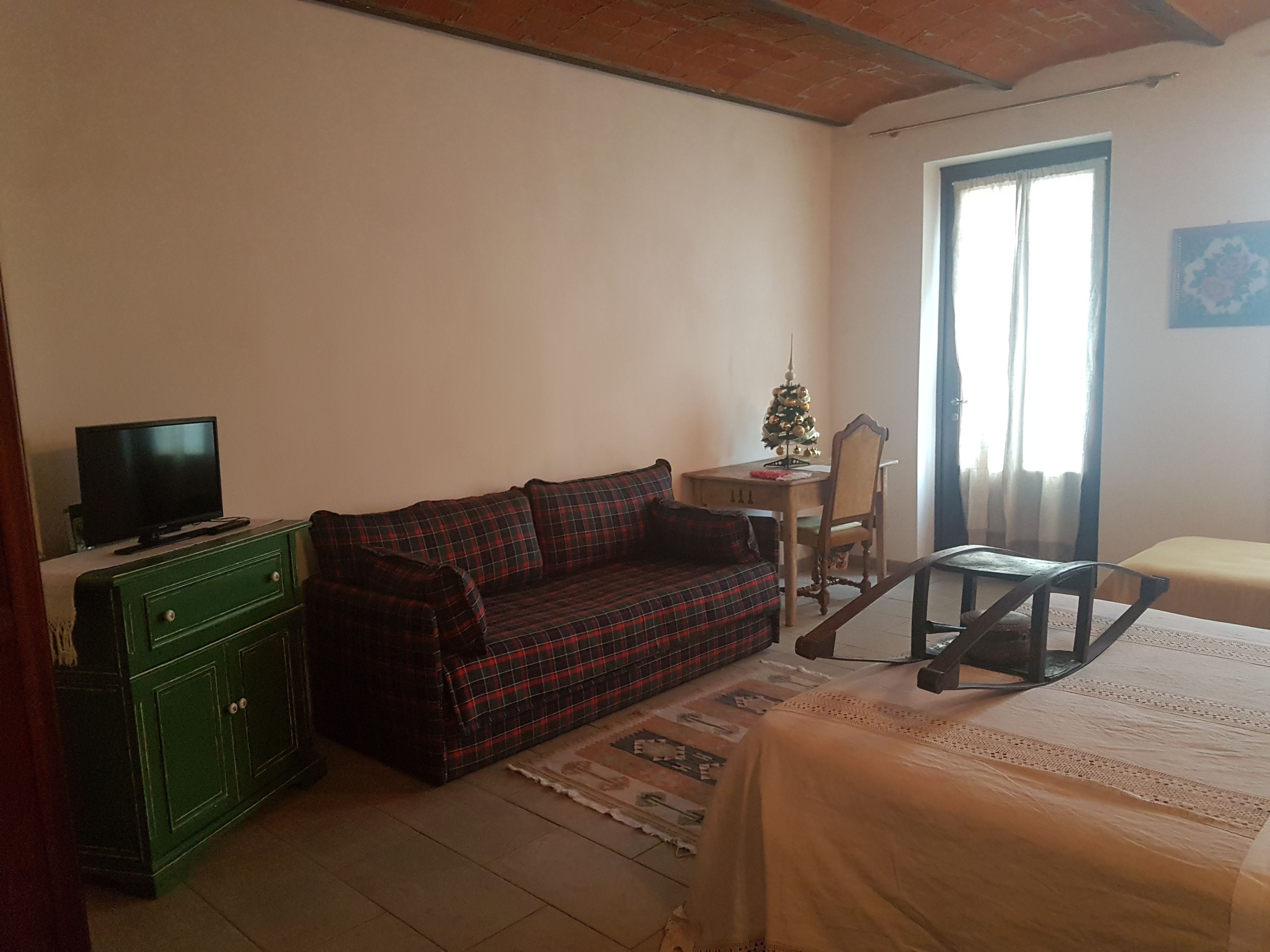 Triple Room | Individually decorated, individually furnished, desk, blackout drapes