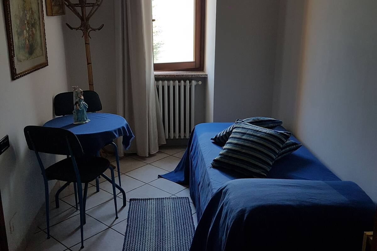 Single Room | Individually decorated, individually furnished, desk, blackout drapes