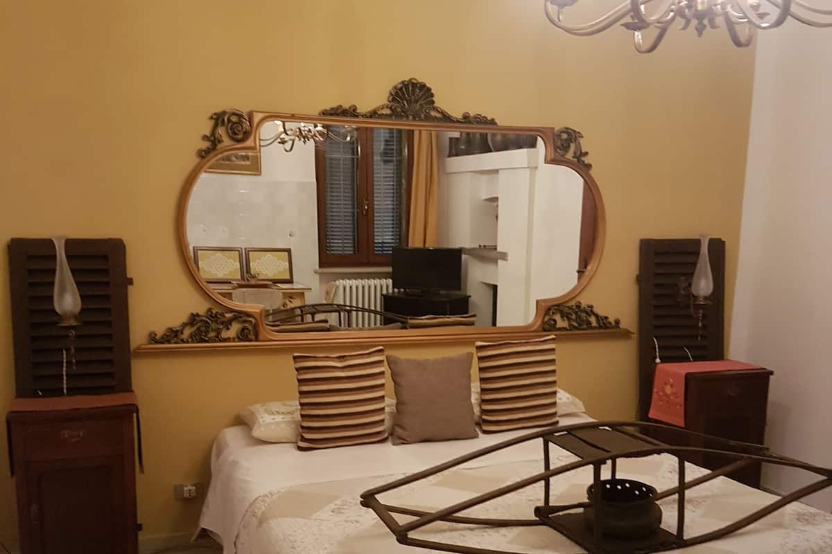 Double or Twin Room, Ensuite | Individually decorated, individually furnished, desk, blackout drapes