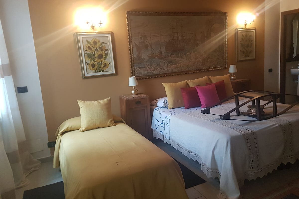 Triple Room | Individually decorated, individually furnished, desk, blackout drapes