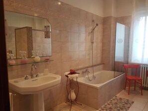 Double or Twin Room, Private Bathroom | Bathroom | Free toiletries, hair dryer, bidet, towels