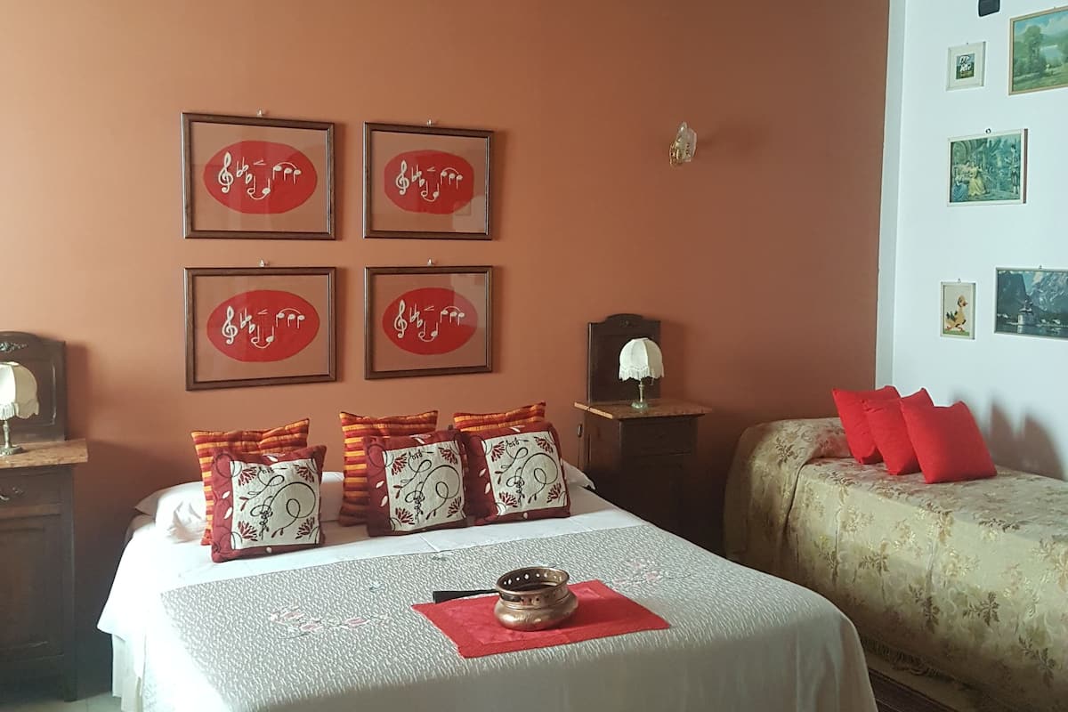 Quadruple Room | Individually decorated, individually furnished, desk, blackout drapes