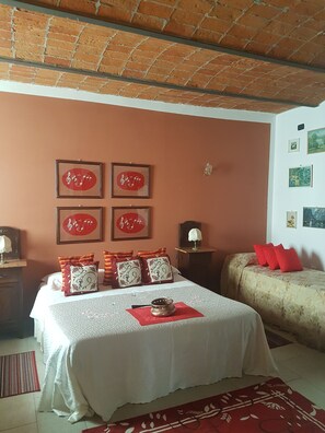 Quadruple Room | Individually decorated, individually furnished, desk, blackout drapes - B&B La Crota (Asti)