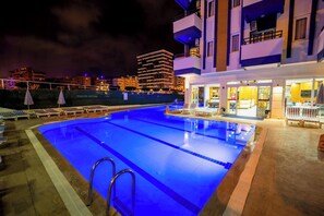 Outdoor pool, open 8:30 AM to 7:00 PM, pool umbrellas, sun loungers - Galaxy Beach Hotel (Alanya)