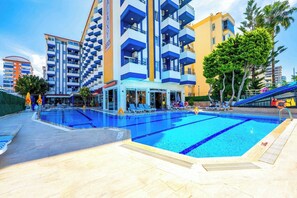 Outdoor pool, open 8:30 AM to 7:00 PM, pool umbrellas, sun loungers - Galaxy Beach Hotel (Alanya)