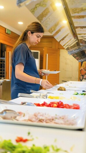 Breakfast, lunch and dinner served - Galaxy Beach Hotel (Alanya)