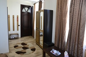 基本三人房 | 熨斗/熨衣板、折疊床/加床、免費無線上網