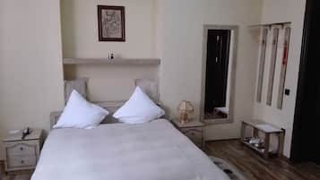 Basic Suite, 1 Bedroom | Iron/ironing board, rollaway beds, free WiFi
