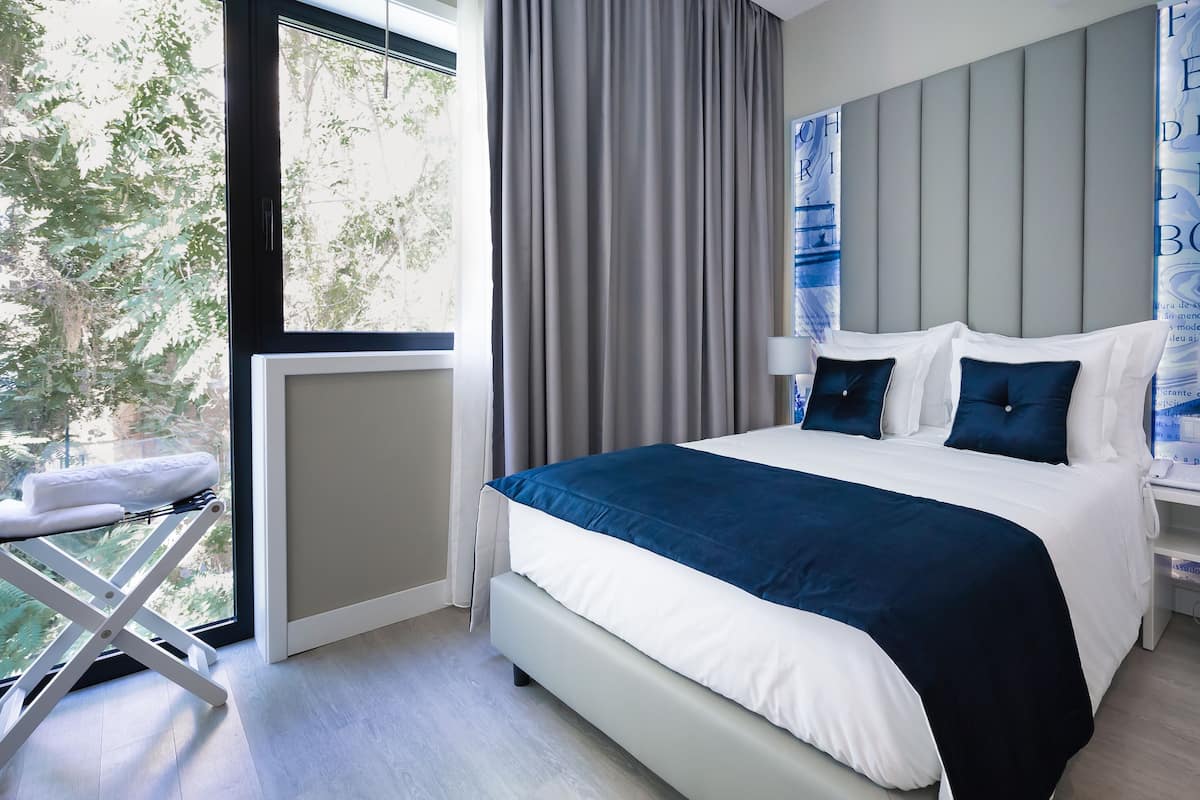 Minibar, in-room safe, blackout curtains, soundproofing