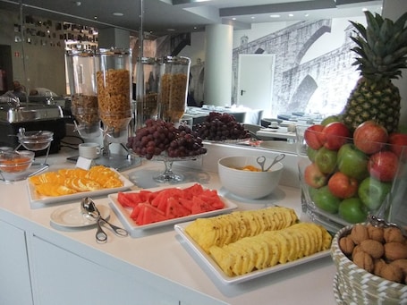 Restaurante. Lisbon São Bento Hotel