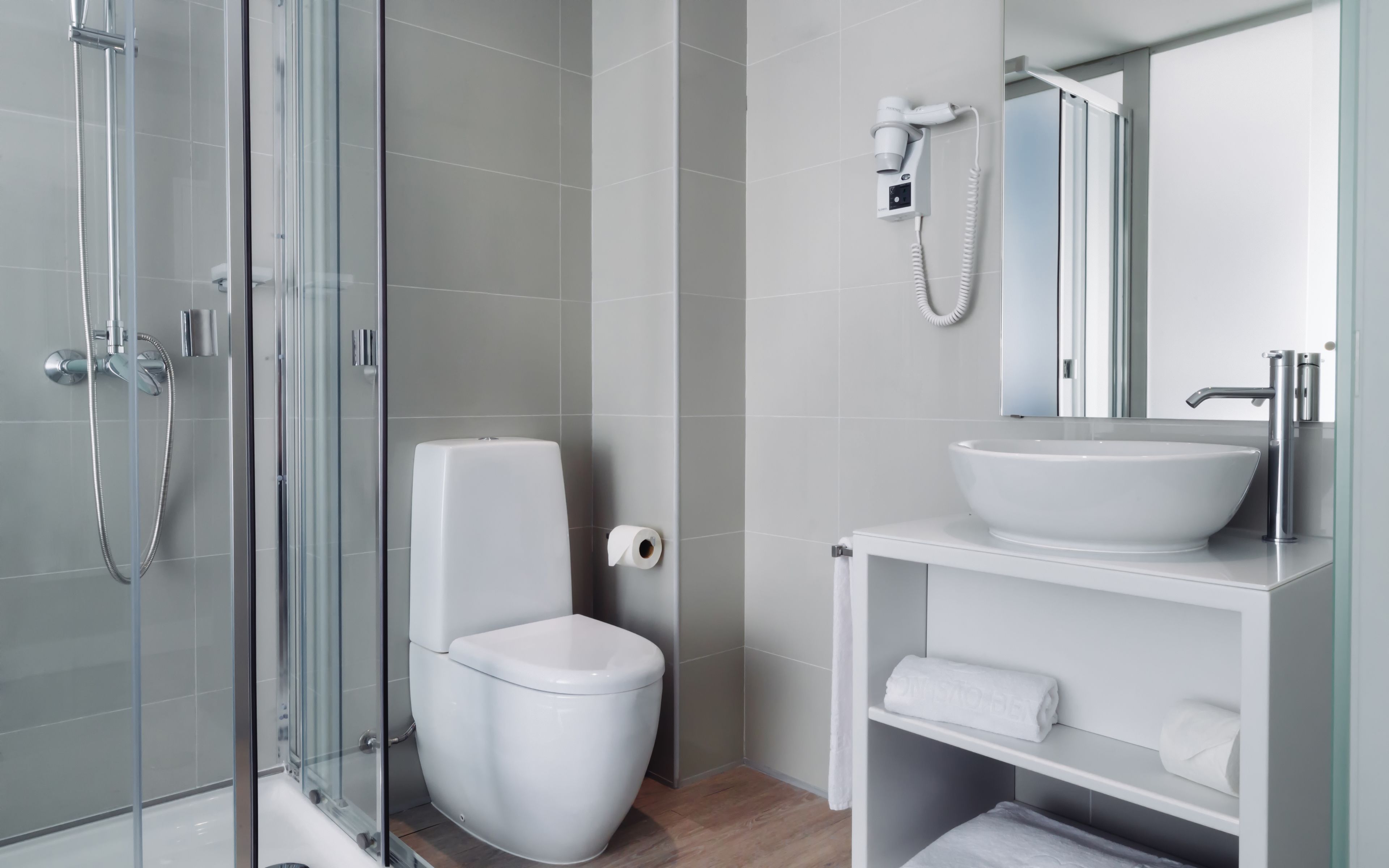 shower, free toiletries, hair dryer, towels