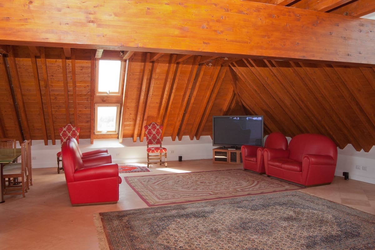 Deluxe Room | Living area | LCD TV