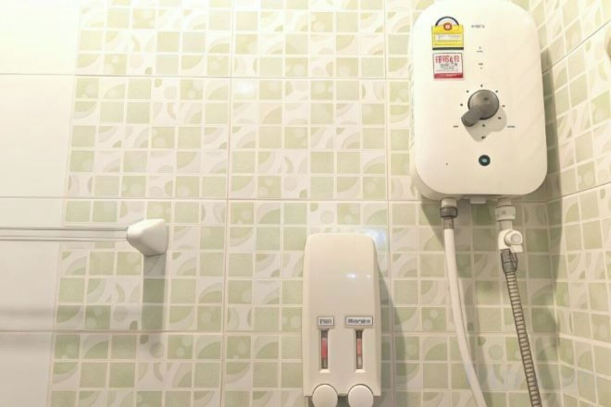 浴室 | 淋浴设施、免费洗浴用品、吹风机、拖鞋