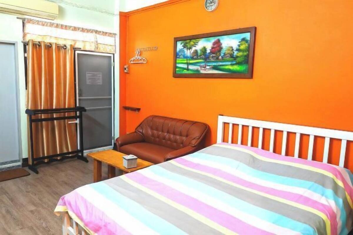 Free WiFi, bed sheets