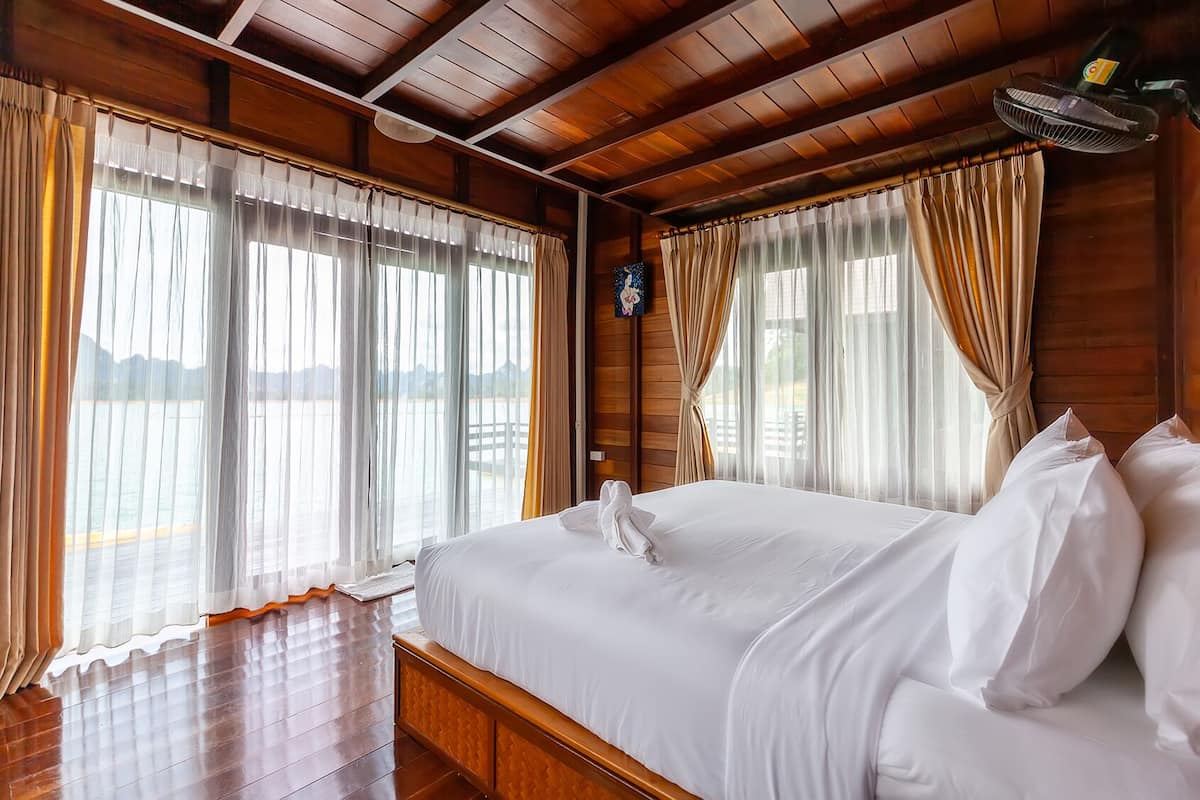 1 slaapkamer, luxe beddengoed, een bureau, wifi