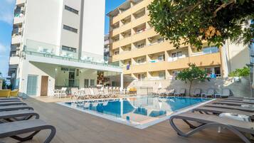 Outdoor pool, pool umbrellas, sun loungers