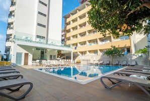 Outdoor pool, pool umbrellas, sun loungers