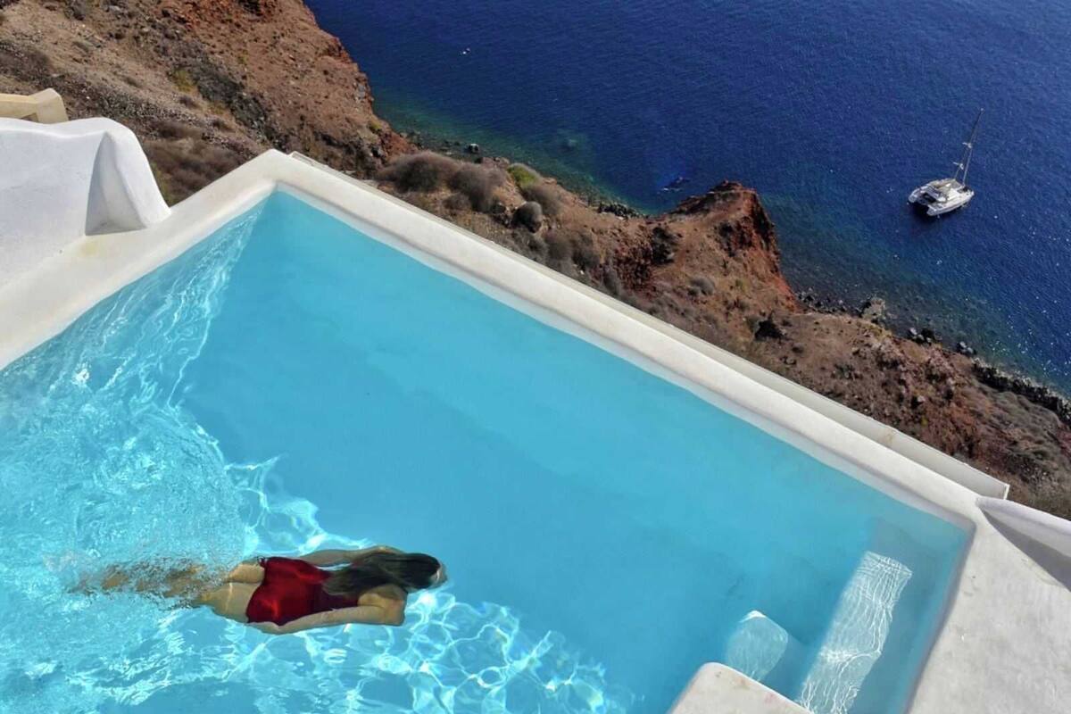 Three - Bedroom Private Pool Residence with Caldera View | Utsikt mot strand/hav