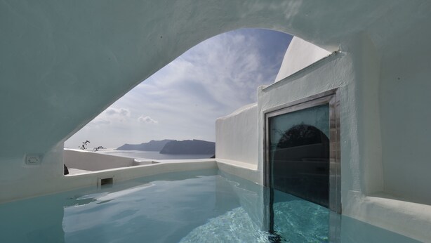 A modern infinity pool with a clear view of the sea and distant mountains. - Ducato di Oia - Adults Only (Santorini)