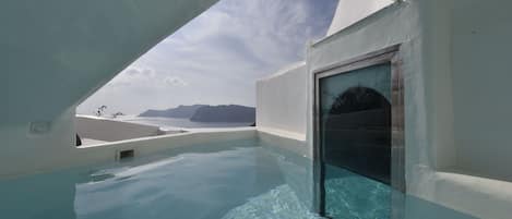 Superior Suite with Outdoor Plunge Pool and Caldera View | Piscine privée