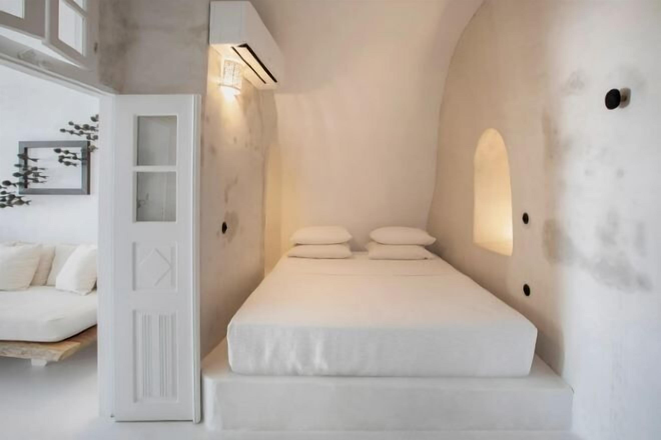 Premium bedding, in-room safe, individually decorated, soundproofing